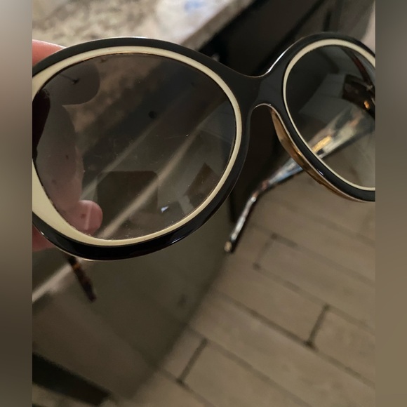 Louis Vuitton Tri Colored over sized Sunglasses - Picture 4 of 14